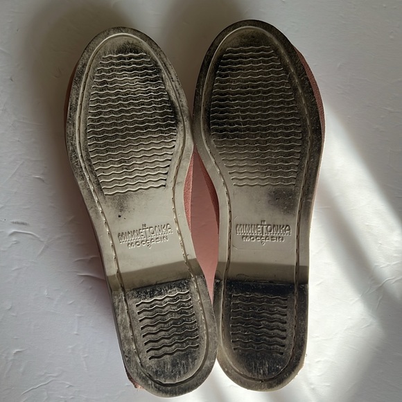 GUC Minnetonka Women's Pink Thunderbird Beaded Moccasin  SZ-8 - Picture 9 of 9